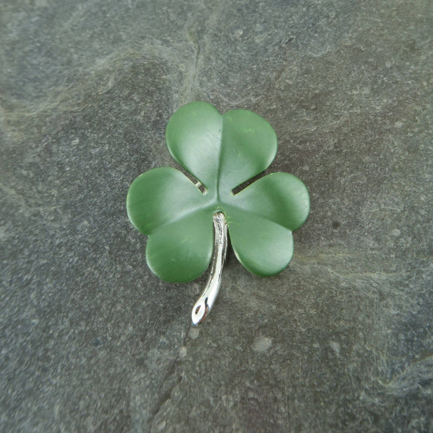 Hand-enamelled green shamrock silver-plated brooch